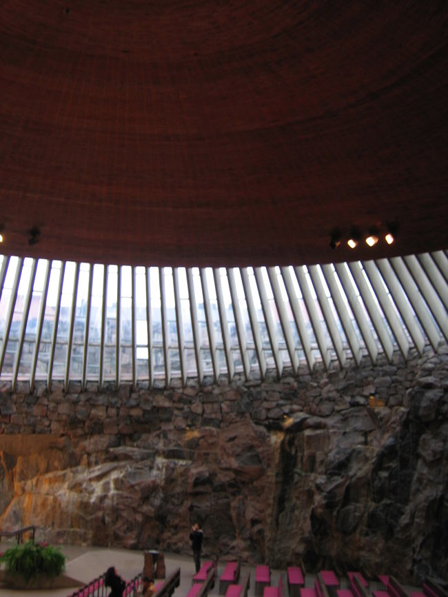 テンペリアウキオ教会。<br />岩の教会。