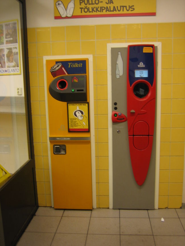 スーパーの回収機。