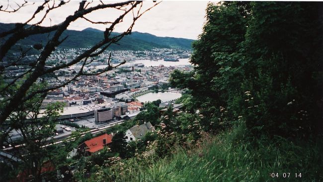 中間地点で休憩。<br /><br />　私のすぐ前を歩いてた近所に住んでるおばちゃんが、ここ見晴らし良いって教えてくれた。 