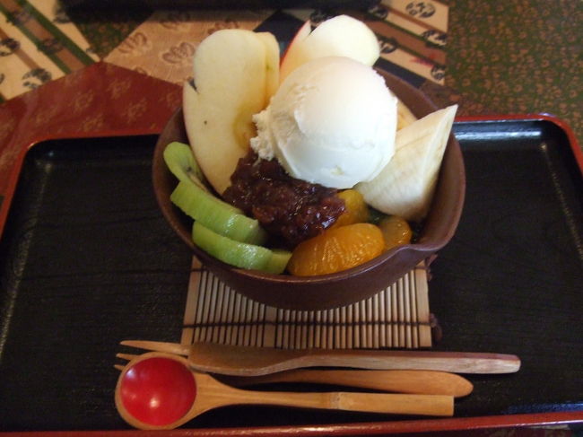 歩き疲れたので、クリームあんみつで休憩。<br />ほんとはお豆腐パフェが食べたかったけど、<br />残念ながら売り切れでした。。