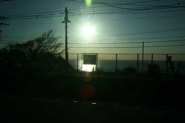 太陽がまぶしいですね。<br />根府川駅(神奈川県小田原市)です。