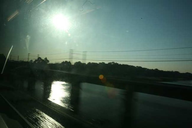 相模川を渡っています。