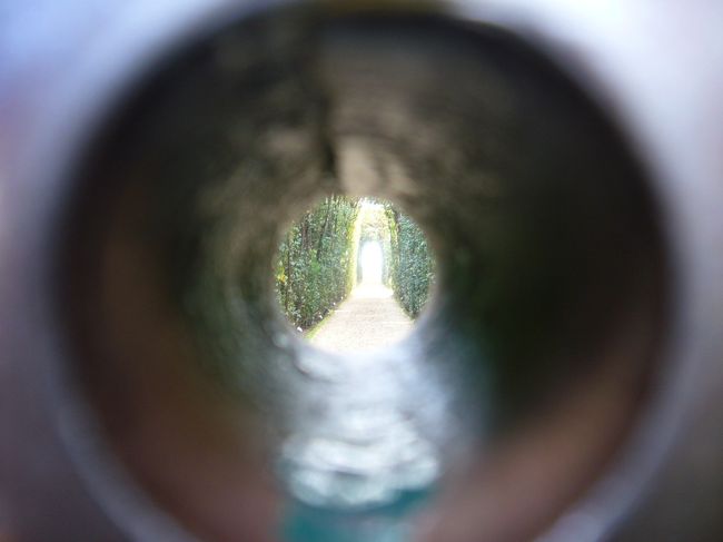 これ鍵穴なんだけど、<br />のぞくと主役の大ドームが見える！<br />ホントに見える！<br />いまのデジカメじゃあ伝えられんかったｗ