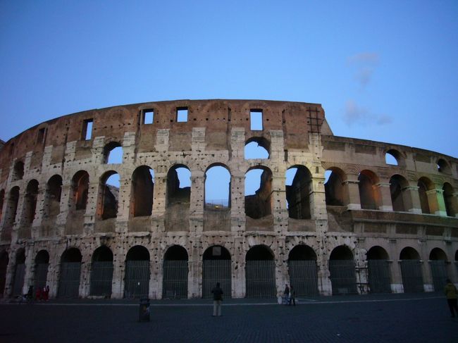 コレも。<br />日が軽く沈んだコロッセオ。