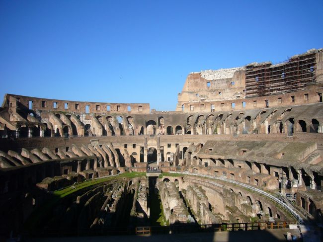 「コロッセオが滅びるとき、ローマは滅び、<br />そのとき世界も滅びる」<br />当たってるだけに、なにも言えねえわ