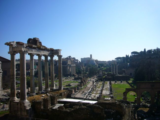 フォロ・ロマーノっていう<br />古代ローマの政治の中心<br />想像して古代遺跡をつなげてみた