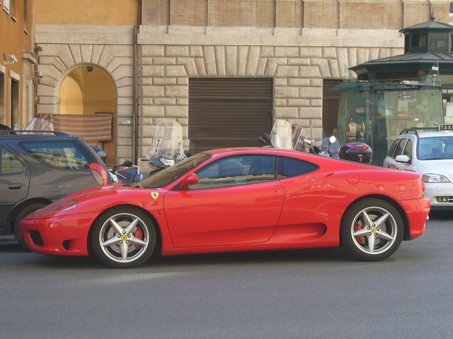 イタリア最初で最後の<br />本物フェラーリ！！！<br />路駐かよっ！