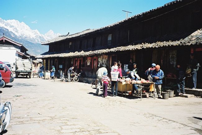 もちろんナシ族が暮らしています。