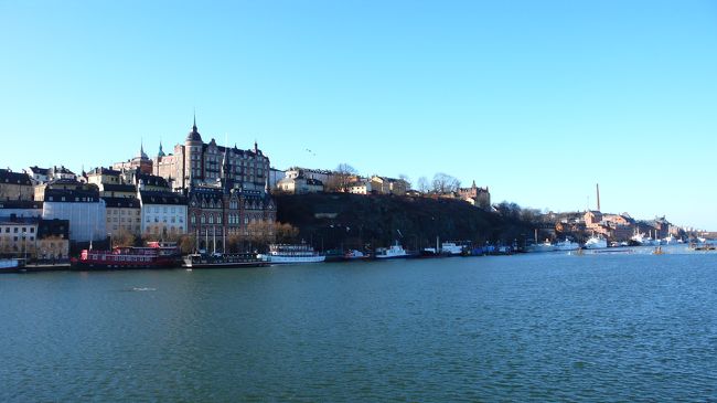 橋の上から、ソーデルマルム側を見ます。