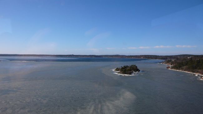 バスに乗って、市内から20分くらいのところにあるグスタフスベリへ。バスからはいい眺め。