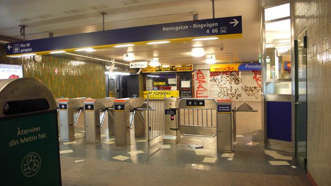 地下鉄の改札。