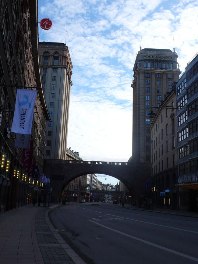 インテリアやキッチン用品のお店がたくさん並んでた。日曜日だから開店が遅く、まだやってるとこがない・・・