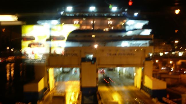 車も乗り込みます。