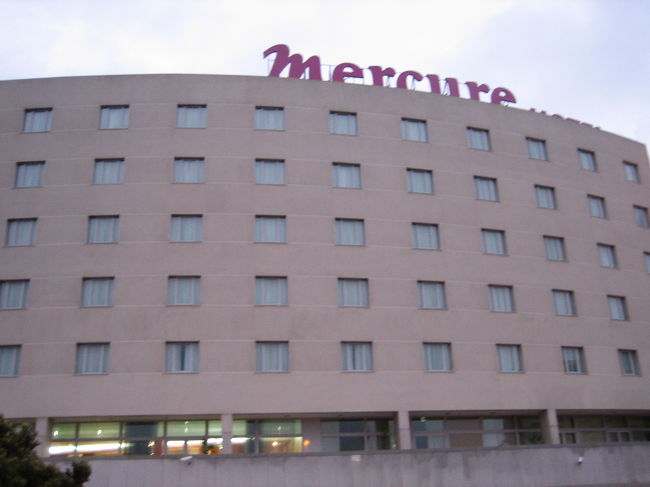 「ホテル　メルキュール　ポルトーガイヤ」<br /><br />４つ星ホテルで同じ敷地内に大きなショッピングセンターもあり　とても便利でした。