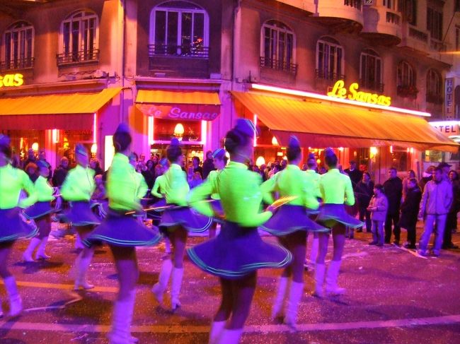 かっこいいお姉さんのグループ