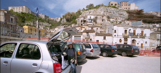 今日はRagusaの街を散策です。<br /><br />まずは旧市街入り口にあるパーキングに<br />車をとめて歩き始めましょう。