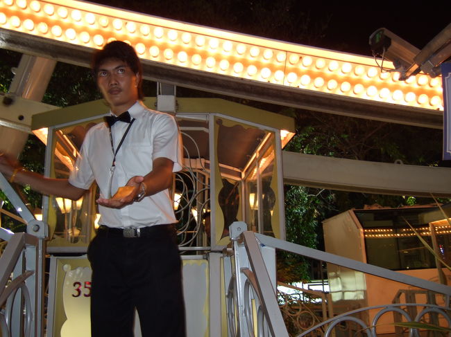 お兄さんに案内されて乗り込みます。