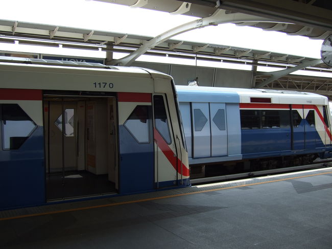 SIAMで乗り換えて、ウイークエンドマーケットのあるMO CHITに到着☆