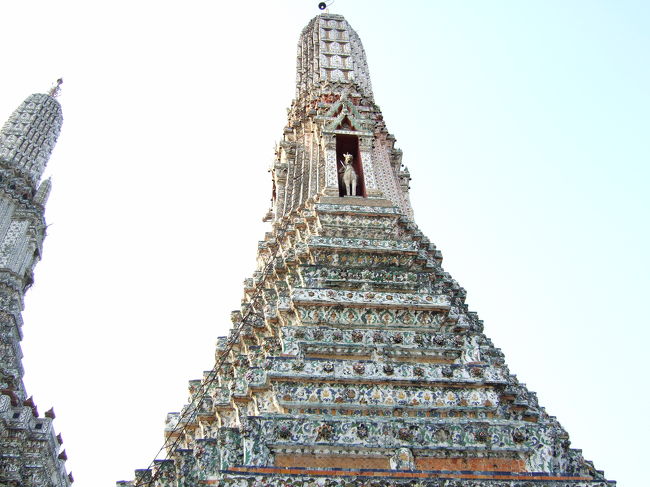 美しい建造物。<br />良く見ると細かい模様が描かれています。