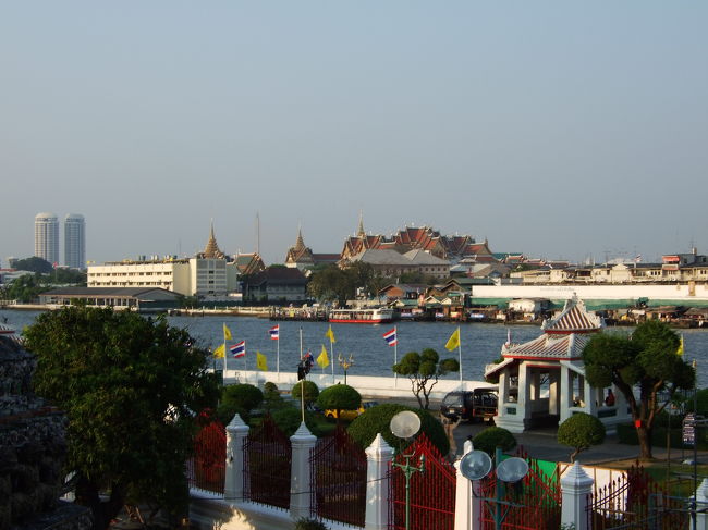 寺からの川の眺め。
