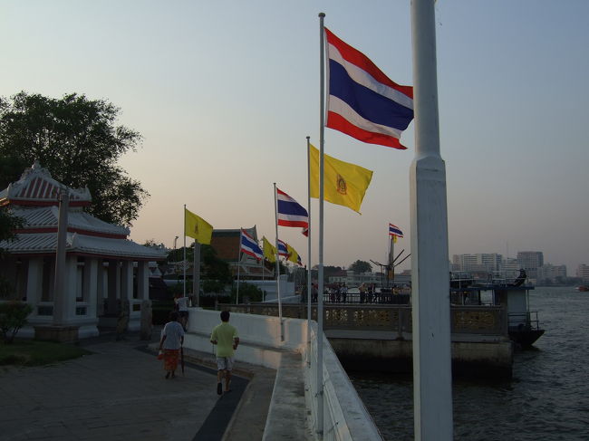 帰りも対岸まで船で渡りました。