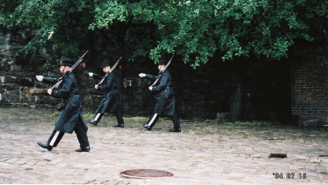 　アーケシュフース城の衛兵達。<br /><br />　何時かわからないけど、衛兵交代を定時でやってるのかも。