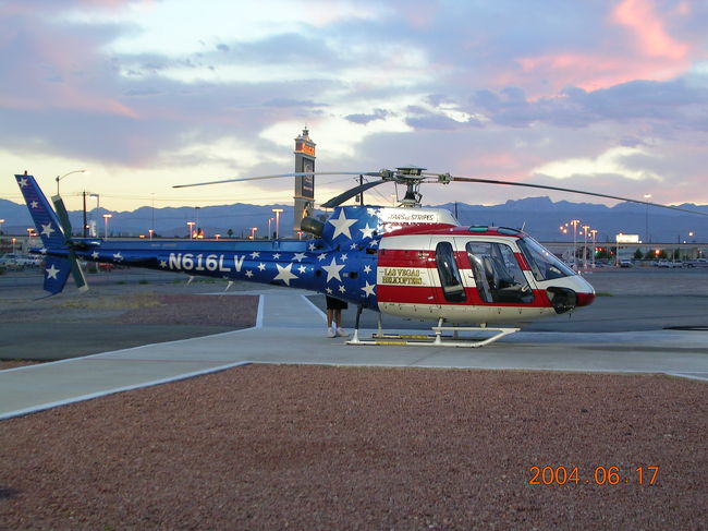 夜景ツアー用のヘリコプター　<br /><br />乗らなかったけど、乗っときゃー良かった。　<br /><br />空からの夜景はグランドキャニオンからの<br /><br />帰りの小型機で見れたからＯＫ！