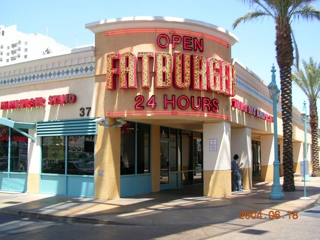 「ファット・バーガー」　<br /><br />絶対に期待を裏切らない「旨い・デカイ」　<br /><br />店の名の通り、食べ過ぎれば「ファット」<br />になるかも！　<br /><br />自分達の泊まった「モンテカルロ」の<br />ストリップ通りを挟んだ斜め前くらい。