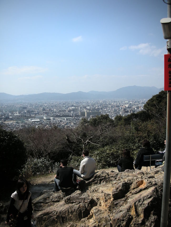 三つ辻からの景色はとてもきれいです。<br />でも、まだまだ先は長いです…。