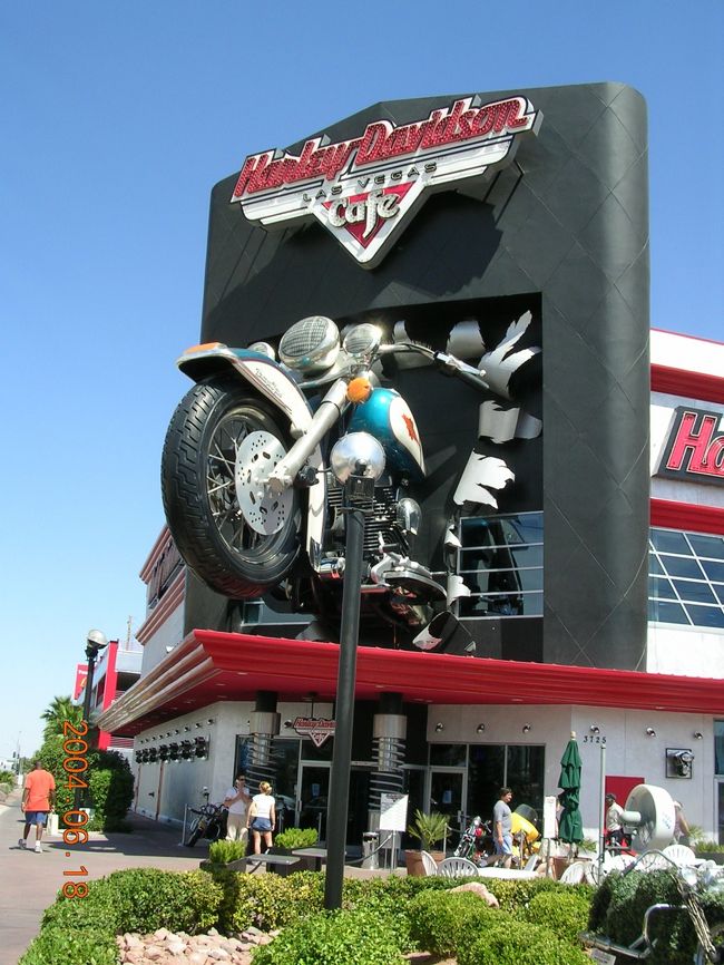 「ハーレー・ダビットソン・カフェ」<br /><br /><br /><br /><br />お洒落な建物。流石アメリカ(＠_＠;)