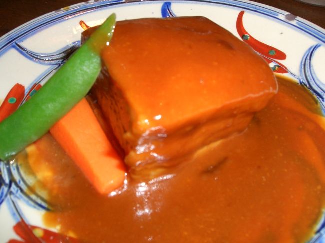 ラフテー。<br />よく煮込んであってトロトロ。<br />おいしいっ（←こればっか）<br /><br />他にもちょこちょこ色々食べて、<br />みんなおいしくて満足満足。