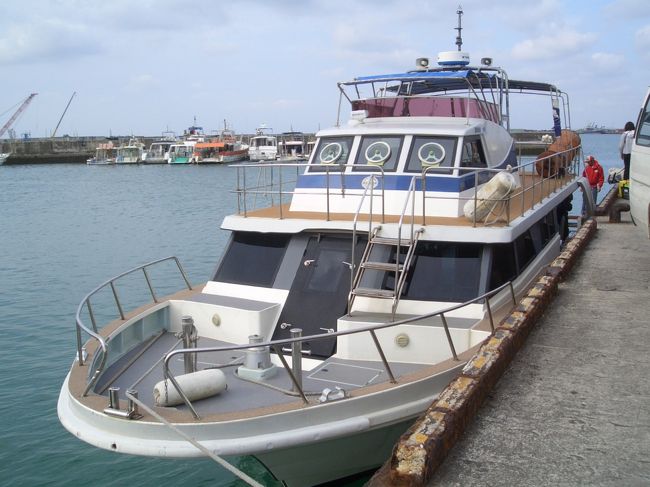 ２日目。<br />ドキドキしつつ久々のダイビング。<br />船で１時間。<br />慶良間諸島へ。<br />クルーザー大きい！<br />でも、ものすごーく揺れた。<br />