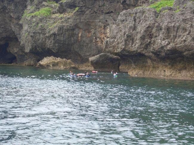 ３日目。<br />恩納村へダイビングに。<br />１本目は、真栄田岬の洞窟へ。<br />シュノーケリングツアーでも有名なポイント。