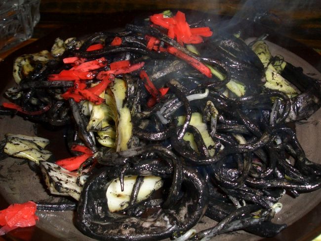 オススメその二<br />「イカ墨焼きそば」<br />もちろん口は真っ黒になったけど、<br />これもおいしかったー。<br />