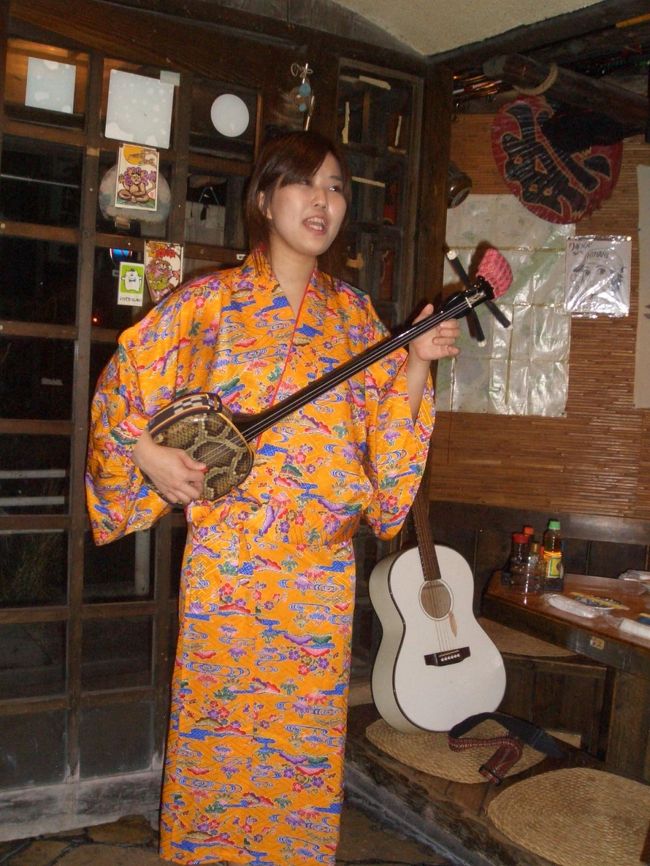 突然、お店に女の子が。<br />リクエストに応じて沖縄の歌を<br />沖縄三線（さんしん）で聴かせてくれました。<br />インディーズでCDも出してる『双葉さん』<br />こういうの初めてみた。