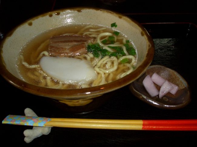 おそば（小）<br />素朴な味。おいしい。<br />この建物で食べるとなおさらかも。<br />それにしても人がいっぱい。<br />