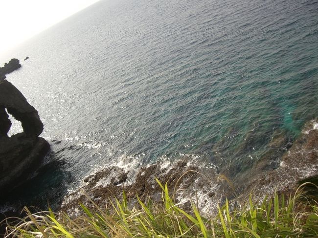 逆光なので、海の青さが映りませんね〜<br /><br />だんだん素晴らしい青になっていきます。