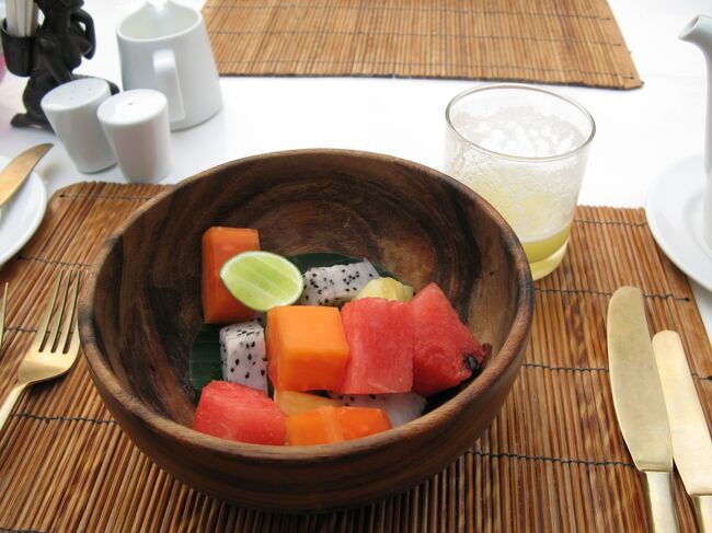 静かに・・　ゆっくりと朝食をいただきました。