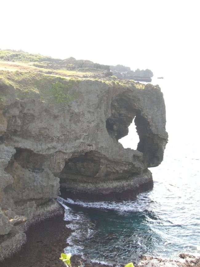 青い海がとっても綺麗で、気候も最高♪　<br /><br />しあわせ〜<br /><br />メインのゾウさん岩の背景が逆光で<br />白くなってしまいました。