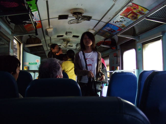 2等の車内の様子。<br />全席指定で、思った以上に涼しくて快適♪