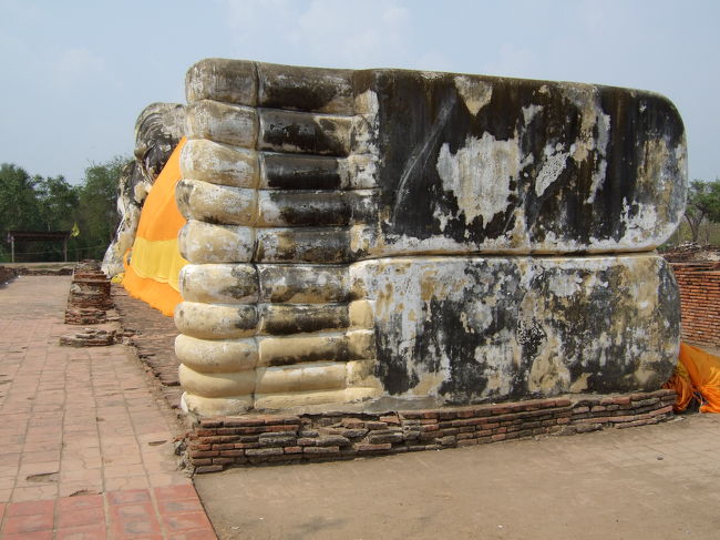 仏像の足の裏。<br />巨大！