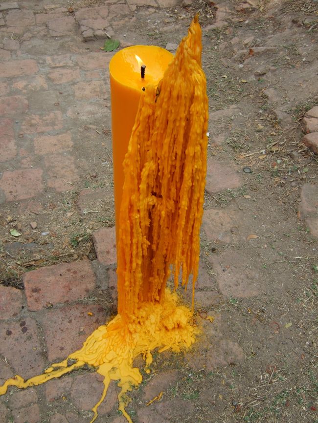 道端に、こんな蝋燭もありました。