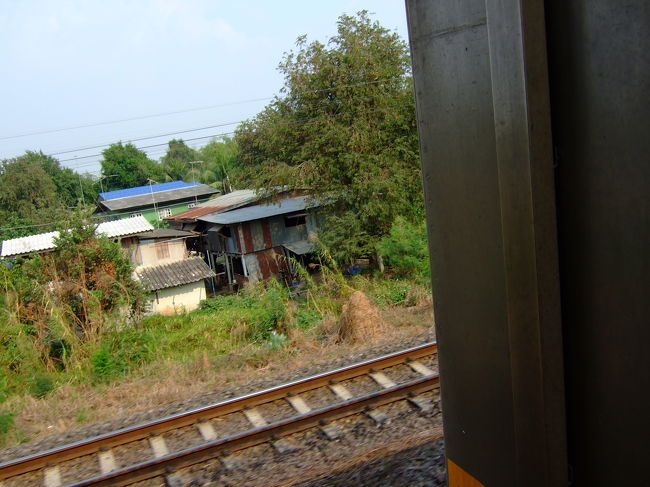 バンコクまで1時間半の道のり。<br />夕方には到着して、充実した旅でした☆