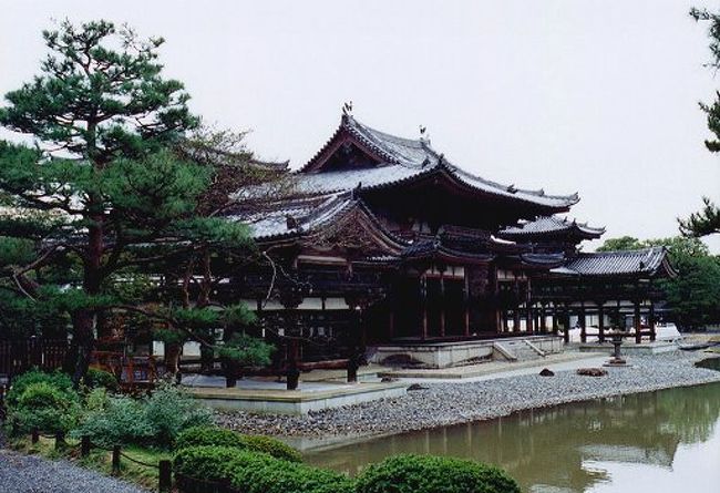 平等院・鳳凰堂<br />　10円玉のデザインでおなじみ