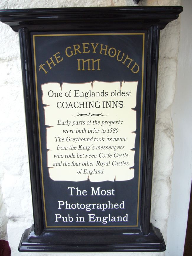 パブの紹介。古い部分はなんと１５８０年からあったそうな。「イギリスで最も写真を撮られているパブ」だそうです。