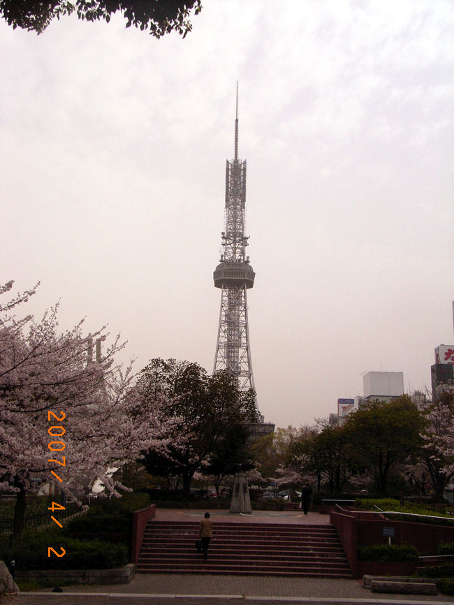 テレビ塔です。<br />現在はもう・・・使われなくなったのかな？<br />カフェやなんかが新しくなってあります。<br />展望台も、登れるはず。