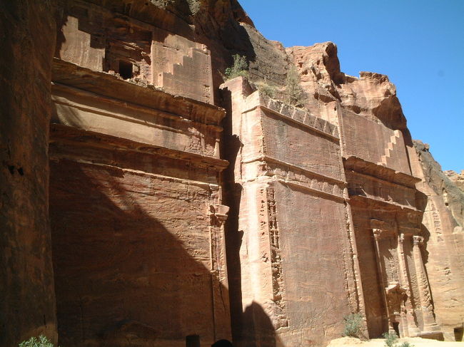 ・ファサード　<br /><br />エル・ハズネからローマ円形劇場に続く道の左側にある。