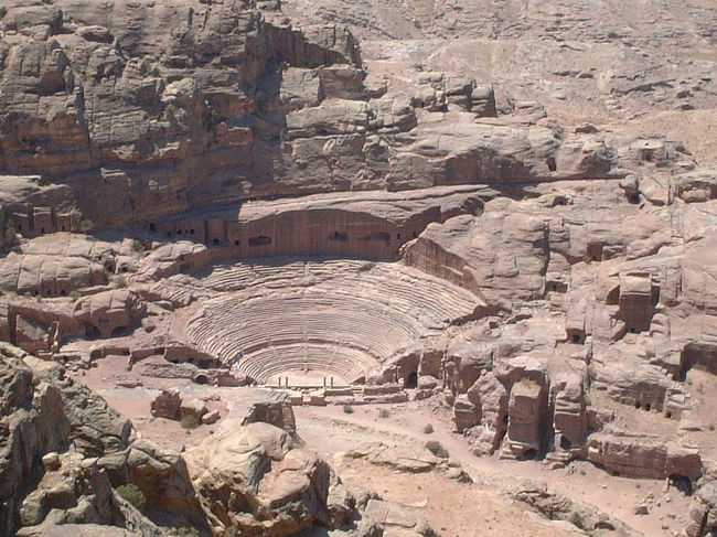 ・クブサ山から　<br /><br />王家の墓の後ろにあるクブサ山にも登ってみた。<br />眼下に見えてるのは、ローマ円形劇場。