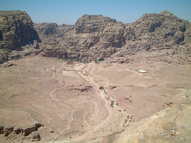 ・クブサ山から　<br /><br />柱廊通りを見下ろす。