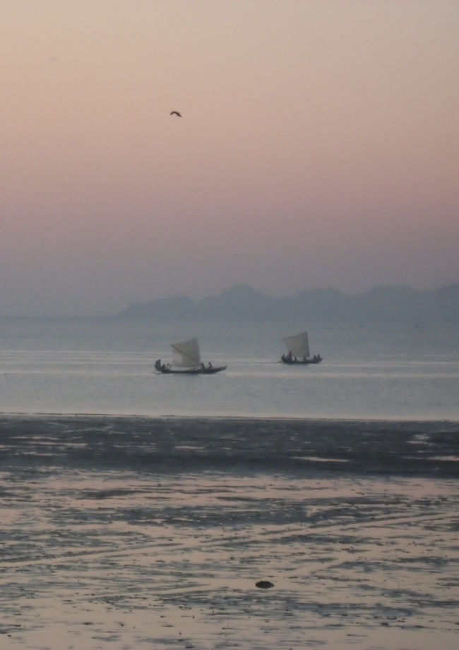 『ベンガル風』（行ったことないから、本当は知らない）の帆船。<br /><br />『旅情』は感じる。強く。泣きたくなるほど。<br /><br />ヤカインではよく見かける。 